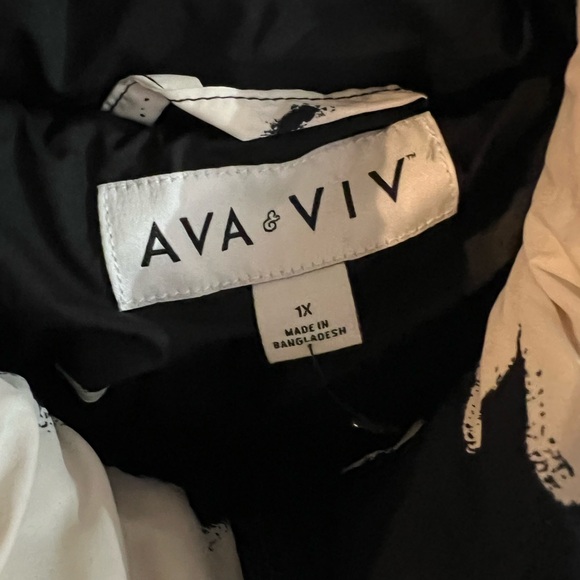 EUC AVA & VIV size 1X black w/white flower print puffer coat with hood - Picture 3 of 8